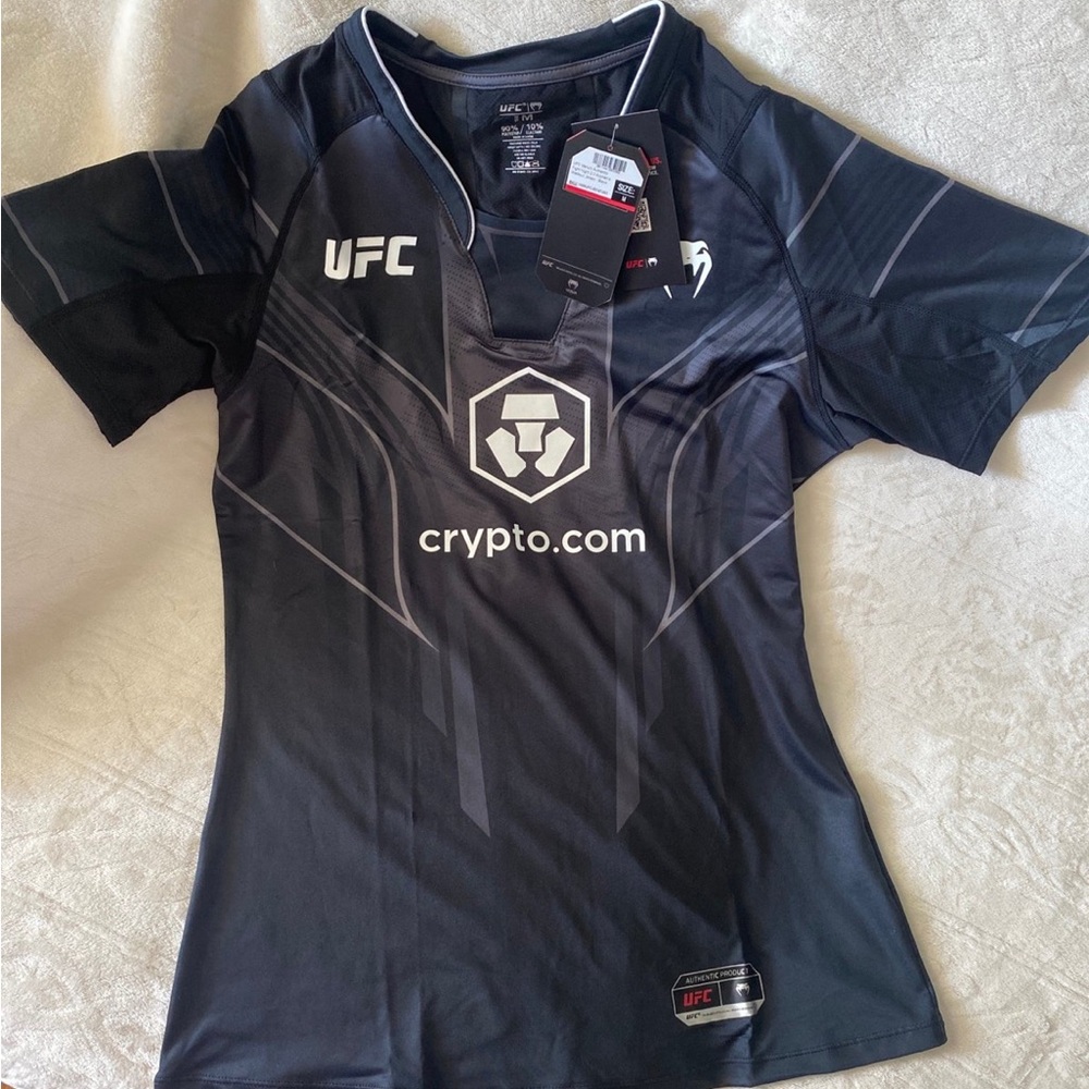 NWT UFC SHIRT